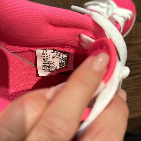 Hot pink Nike Dunks - Picture 13 of 13